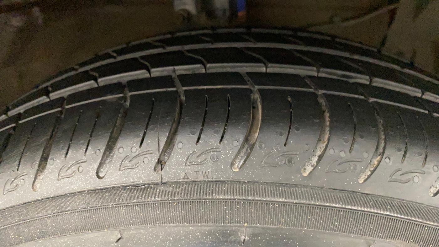 2016 Maruti Ciaz ZXI AT, Petrol, Automatic, 63,502 km, Right Front Tyre Tread