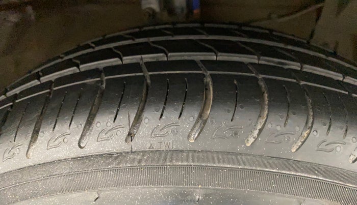 2016 Maruti Ciaz ZXI AT, Petrol, Automatic, 63,502 km, Right Front Tyre Tread
