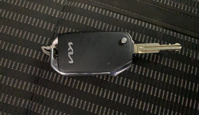 2024 KIA CARENS PRESTIGE 1.5 PETROL 7 STR, Petrol, Manual, 17,853 km, Key Close Up