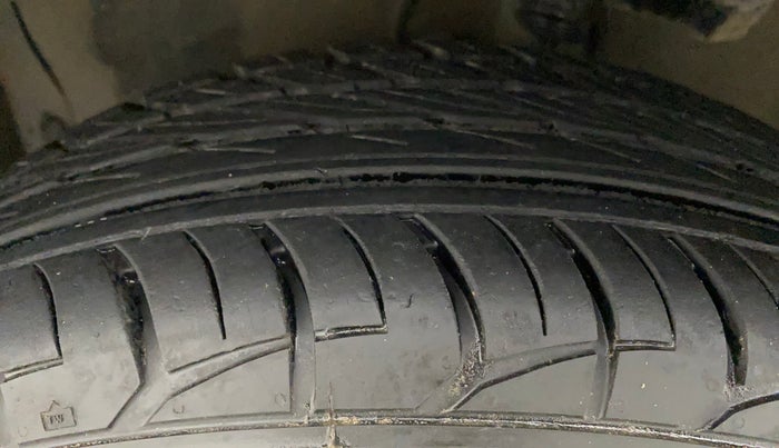 2010 Maruti Ritz ZXI, Petrol, Manual, 70,505 km, Left Front Tyre Tread