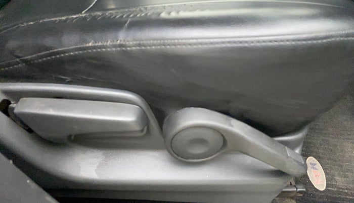 2010 Maruti Ritz ZXI, Petrol, Manual, 70,505 km, Driver Side Adjustment Panel