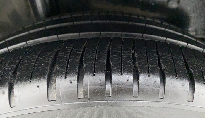 2017 Honda Jazz 1.2 V AT, Petrol, Automatic, 28,634 km, Right Rear Tyre Tread