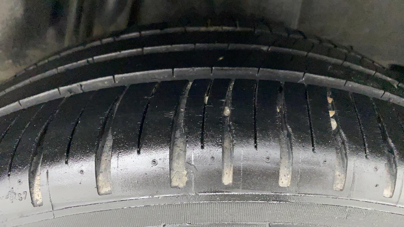 2017 Honda Jazz 1.2 V AT, Petrol, Automatic, 28,634 km, Left Rear Tyre Tread