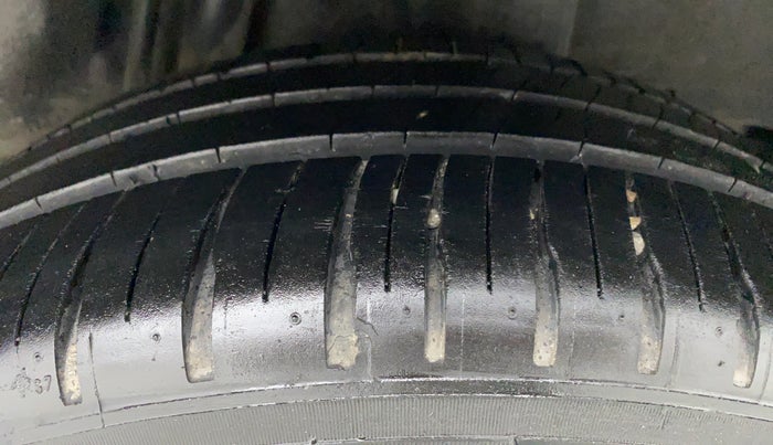 2017 Honda Jazz 1.2 V AT, Petrol, Automatic, 28,634 km, Left Rear Tyre Tread