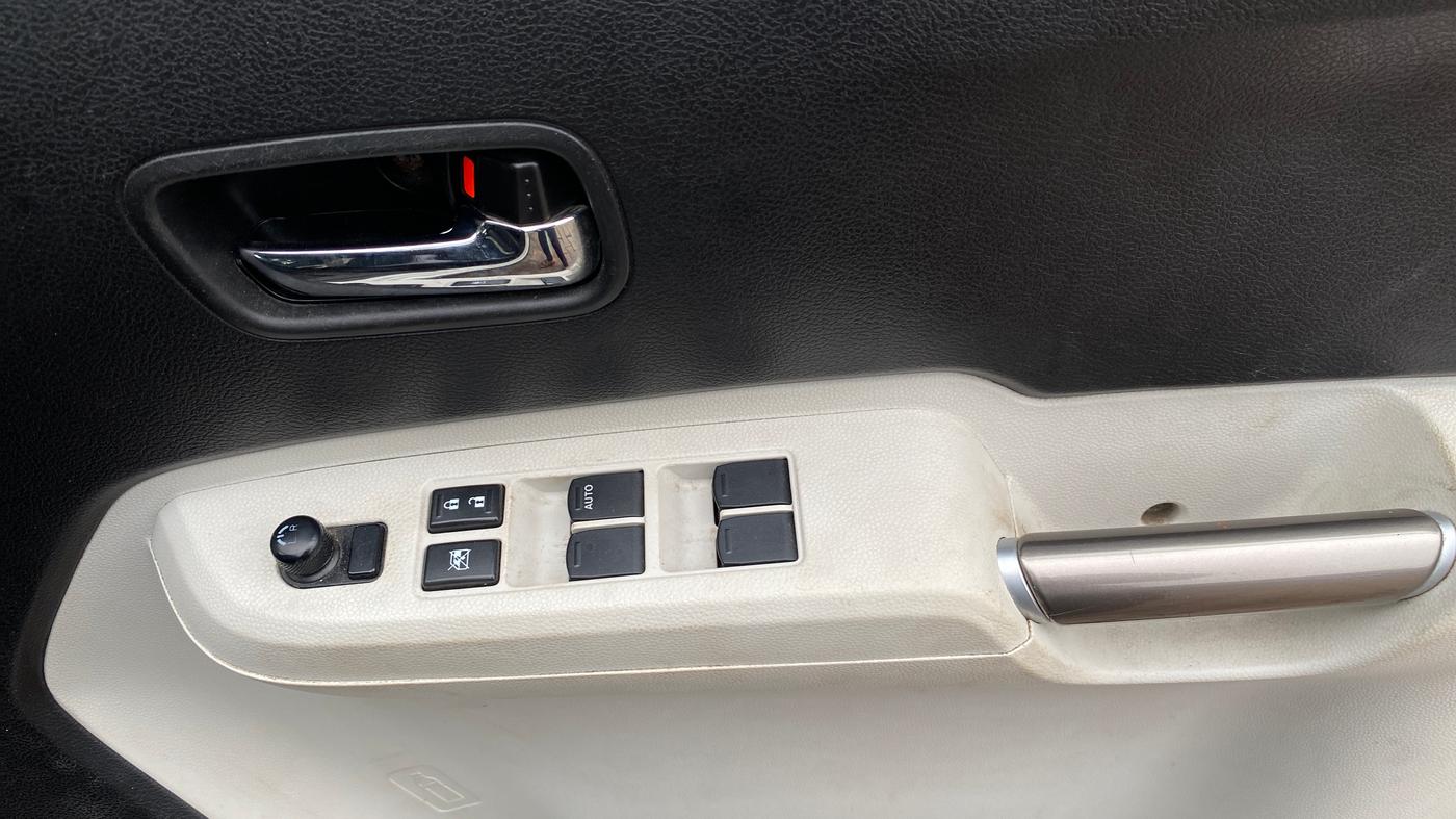 2017 Maruti IGNIS ALPHA 1.2, Petrol, Manual, 47,633 km, Driver Side Door Panels Control