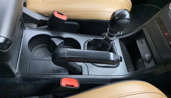 2019 Mahindra XUV500 W5, Diesel, Manual, 30,127 km, Gear Lever
