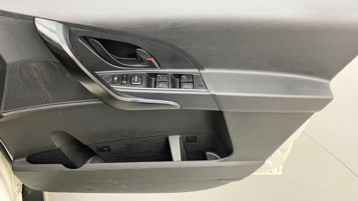 2019 Mahindra XUV500 W5, Diesel, Manual, 30,127 km, Driver Side Door Panels Control