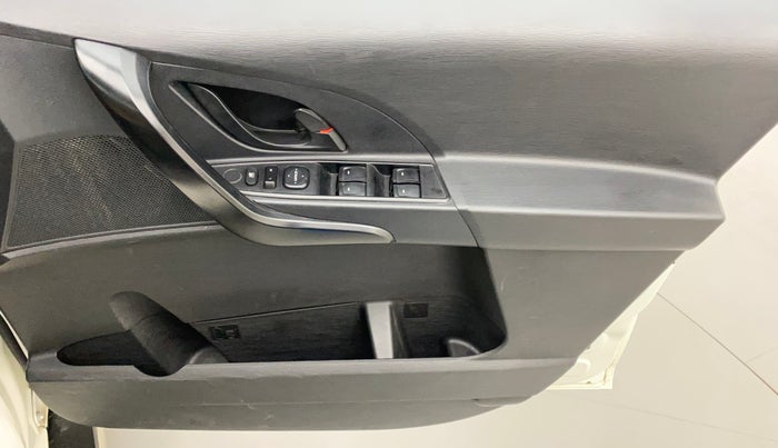 2019 Mahindra XUV500 W5, Diesel, Manual, 30,127 km, Driver Side Door Panels Control