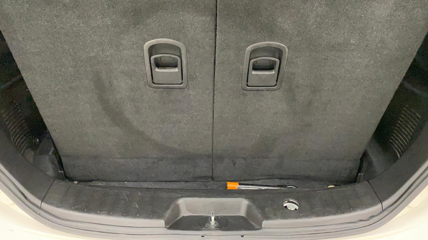 2019 Mahindra XUV500 W5, Diesel, Manual, 30,127 km, Boot Inside