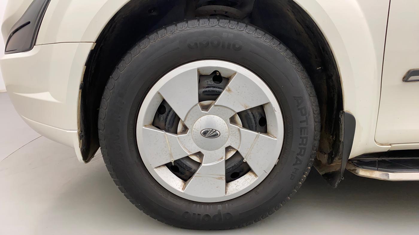 2019 Mahindra XUV500 W5, Diesel, Manual, 30,127 km, Left Front Wheel
