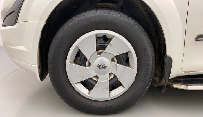 2019 Mahindra XUV500 W5, Diesel, Manual, 30,127 km, Left Front Wheel