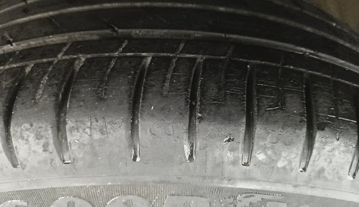 2021 MG HECTOR PLUS SHARP 2.0 DIESEL TURBO MT 6-STR, Diesel, Manual, 46,102 km, Left Front Tyre Tread