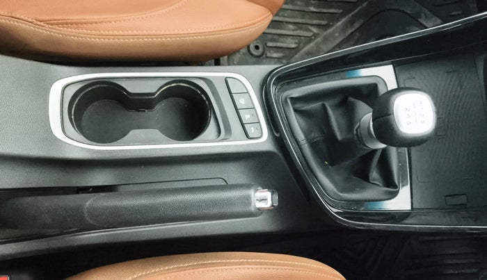 2021 MG HECTOR PLUS SHARP 2.0 DIESEL TURBO MT 6-STR, Diesel, Manual, 46,102 km, Gear Lever