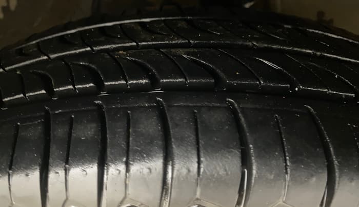 2013 Hyundai i10 SPORTZ 1.2, Petrol, Manual, 1,15,482 km, Right Front Tyre Tread