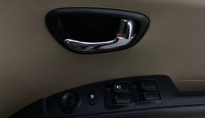 2013 Hyundai i10 SPORTZ 1.2, Petrol, Manual, 1,15,482 km, Driver Side Door Panels Control