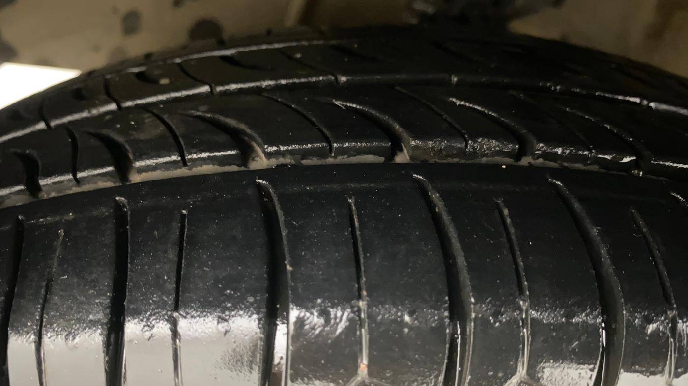 2013 Hyundai i10 SPORTZ 1.2, Petrol, Manual, 1,15,482 km, Left Front Tyre Tread