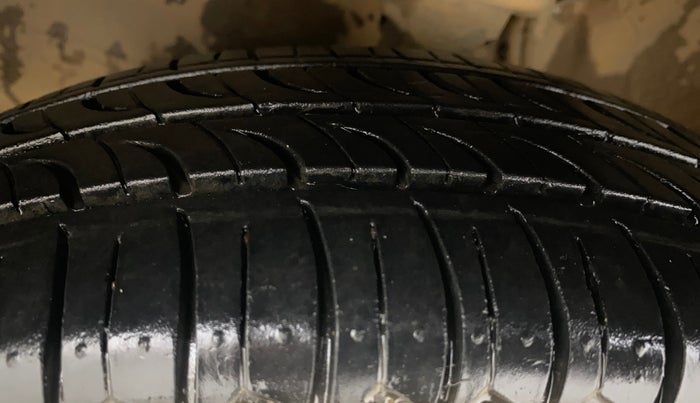 2015 Maruti Alto 800 VXI, Petrol, Manual, 36,131 km, Left Front Tyre Tread