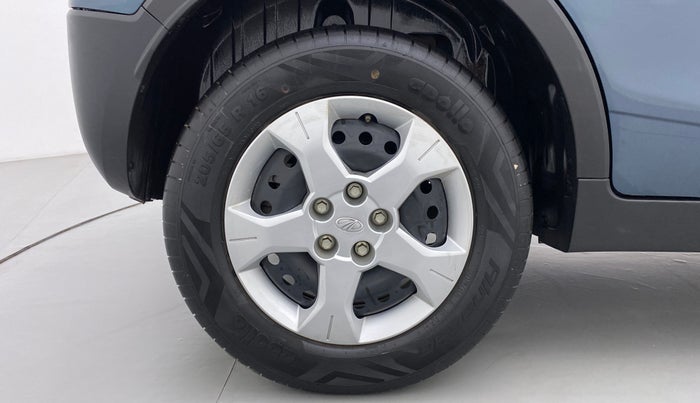2022 Mahindra XUV300 W6 AT, Diesel, Automatic, 4,486 km, Right Rear Wheel
