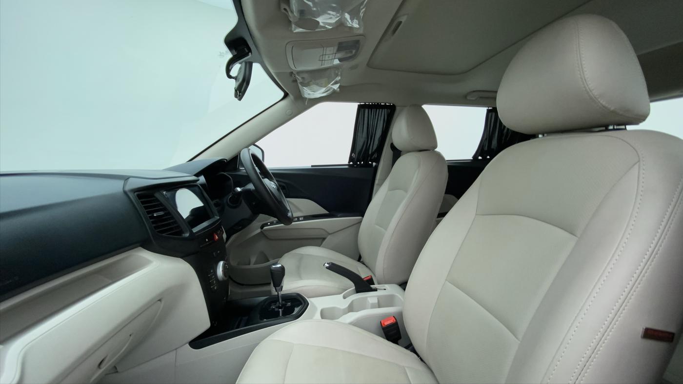 2022 Mahindra XUV300 W6 AT, Diesel, Automatic, 4,486 km, Right Side Front Door Cabin