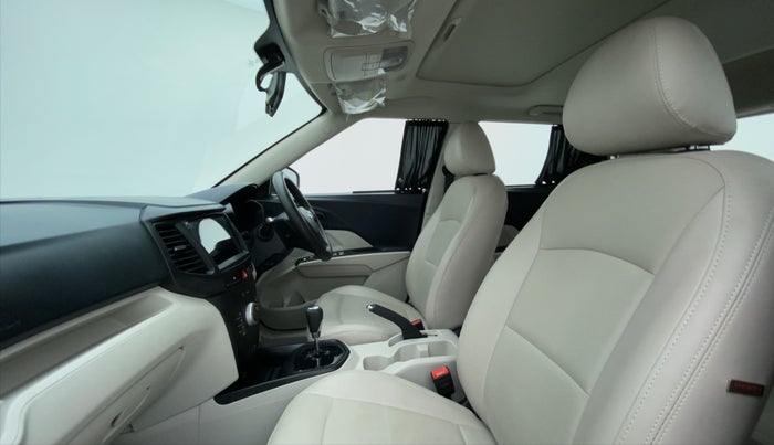 2022 Mahindra XUV300 W6 AT, Diesel, Automatic, 4,486 km, Right Side Front Door Cabin