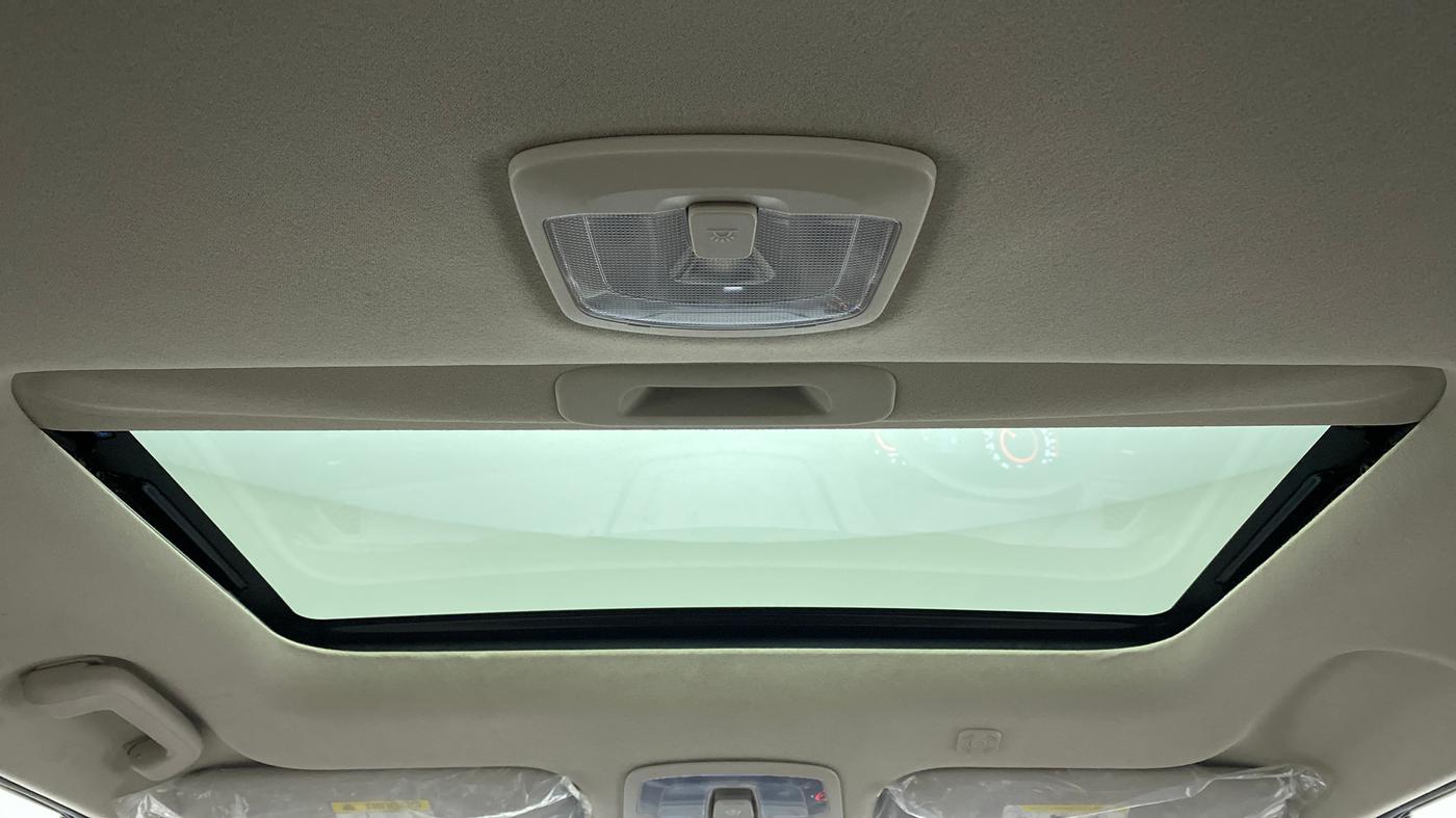 2022 Mahindra XUV300 W6 AT, Diesel, Automatic, 4,486 km, Moonroof/ Sunroof