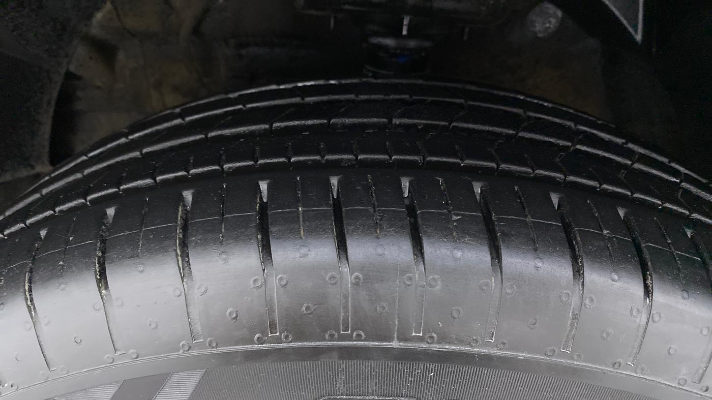 2022 Mahindra XUV300 W6 AT, Diesel, Automatic, 4,486 km, Left Front Tyre Tread
