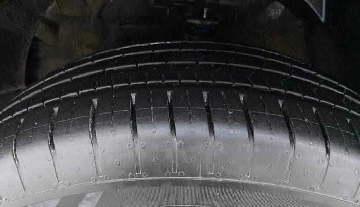 2022 Mahindra XUV300 W6 AT, Diesel, Automatic, 4,486 km, Left Front Tyre Tread
