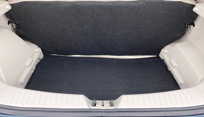 2022 Mahindra XUV300 W6 AT, Diesel, Automatic, 4,486 km, Boot Inside