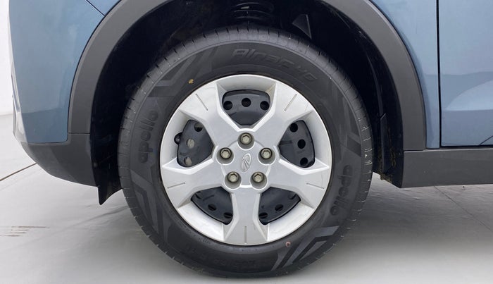 2022 Mahindra XUV300 W6 AT, Diesel, Automatic, 4,486 km, Left Front Wheel
