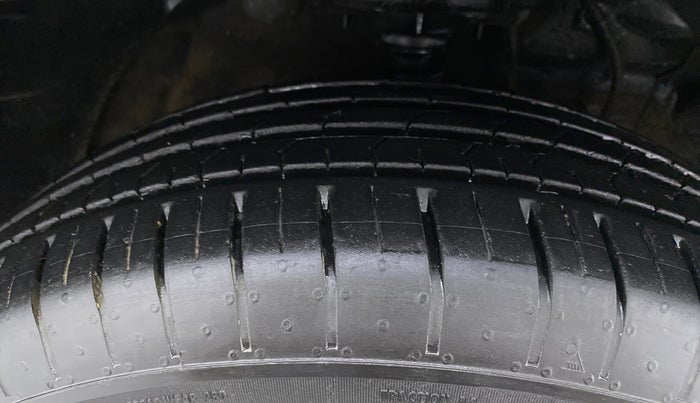 2022 Mahindra XUV300 W6 AT, Diesel, Automatic, 4,486 km, Right Front Tyre Tread