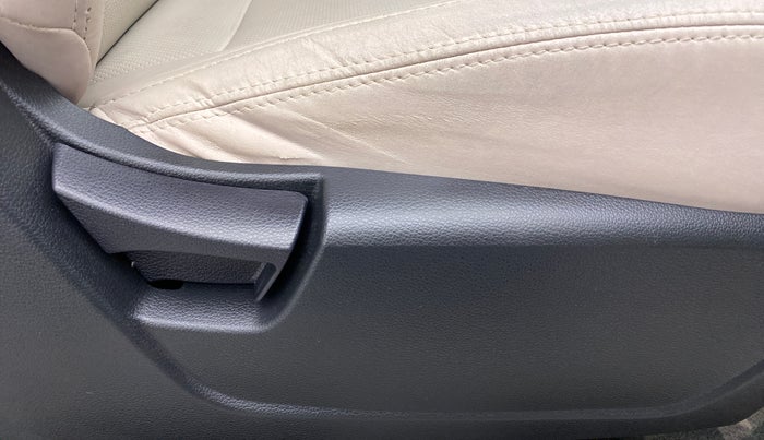 2022 Mahindra XUV300 W6 AT, Diesel, Automatic, 4,486 km, Driver Side Adjustment Panel