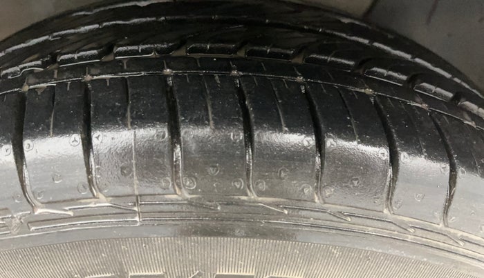 2018 Hyundai Elite i20 MAGNA EXECUTIVE 1.2, Petrol, Manual, 38,151 km, Right Front Tyre Tread