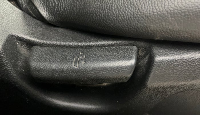 2018 Hyundai Elite i20 MAGNA EXECUTIVE 1.2, Petrol, Manual, 38,151 km, Driver Side Adjustment Panel