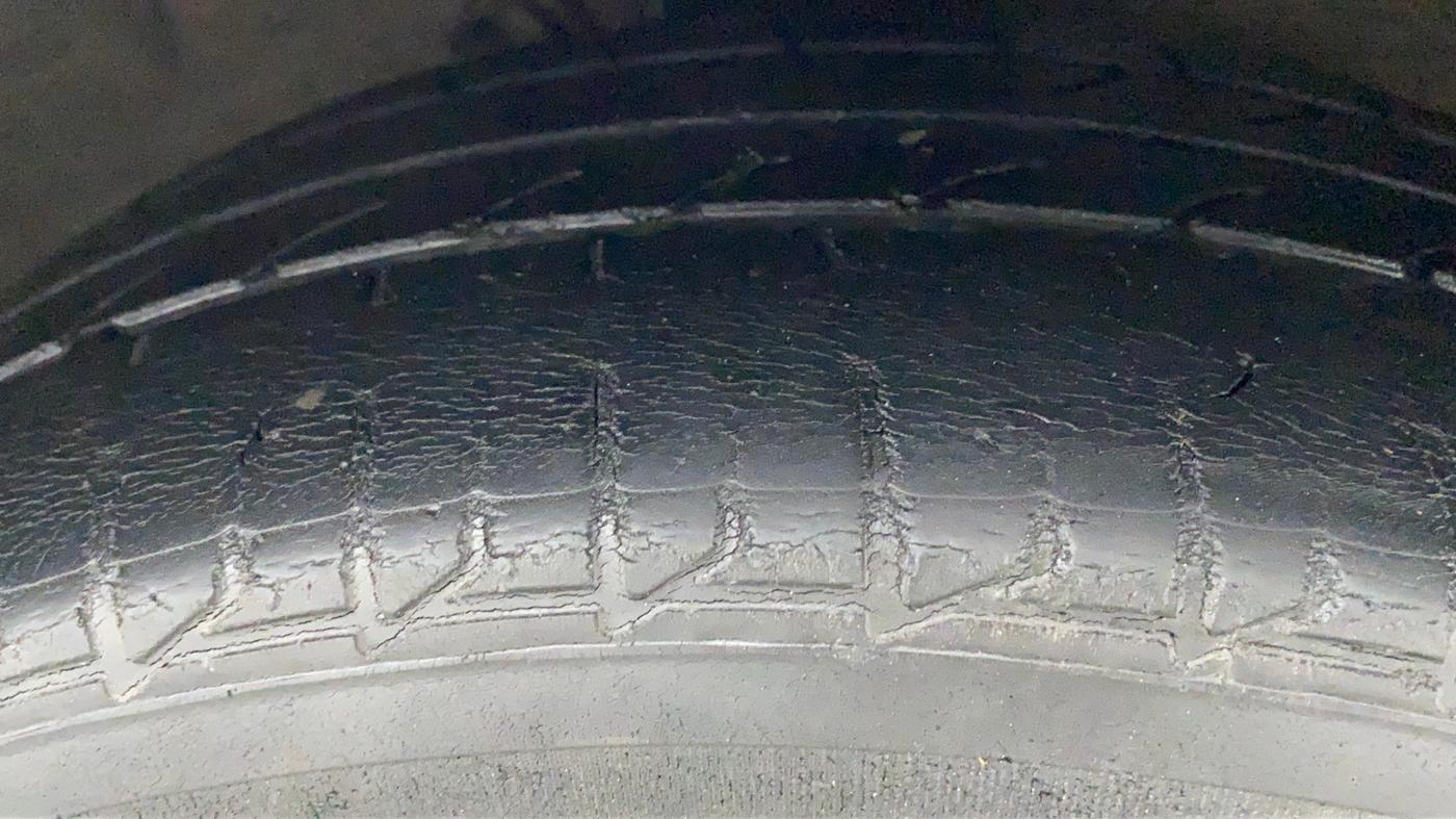 2013 Hyundai Verna FLUIDIC 1.6 VTVT SX OPT AT, Petrol, Automatic, 56,110 km, Right Front Tyre Tread