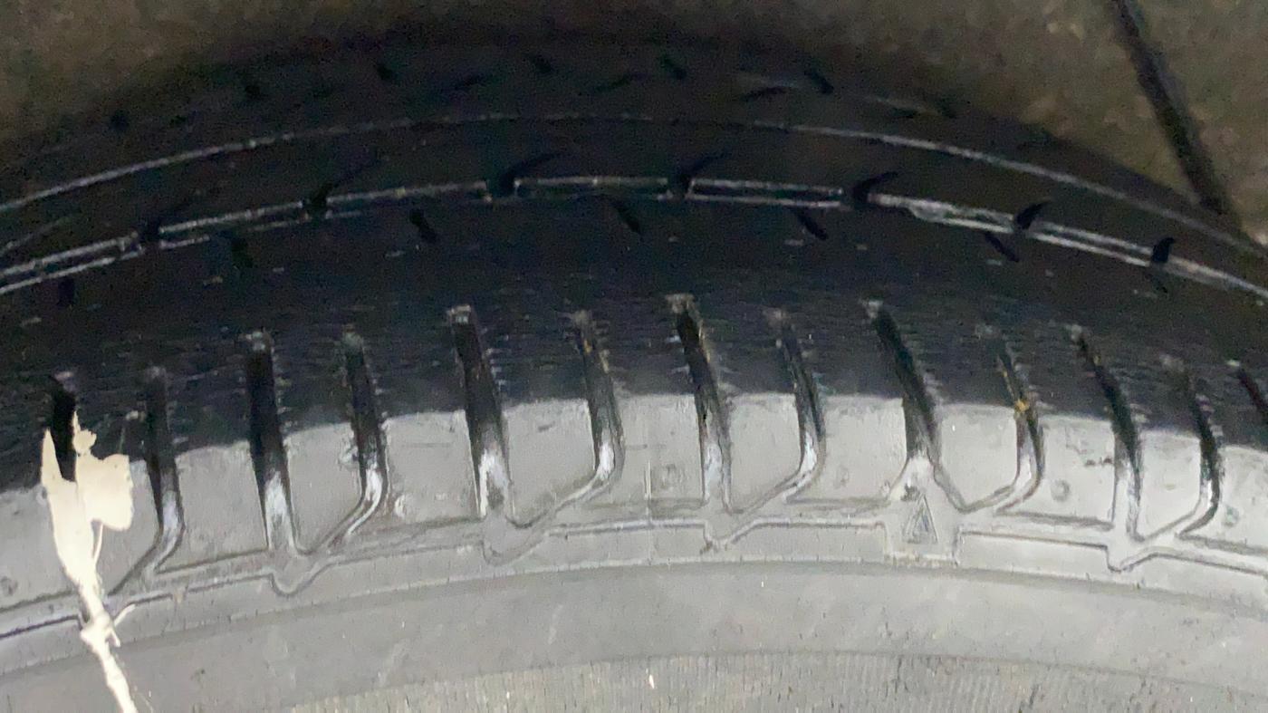 2013 Hyundai Verna FLUIDIC 1.6 VTVT SX OPT AT, Petrol, Automatic, 56,110 km, Right Rear Tyre Tread
