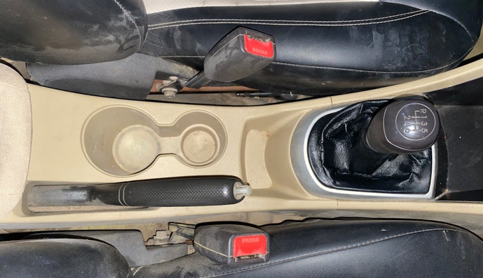 2014 Hyundai Verna FLUIDIC 1.6 CRDI SX, Diesel, Manual, 1,11,484 km, Gear Lever