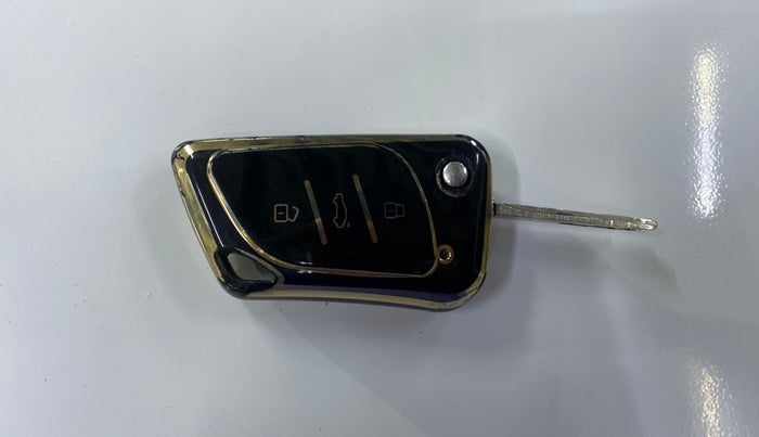 2014 Hyundai Verna FLUIDIC 1.6 CRDI SX, Diesel, Manual, 1,11,484 km, Key Close Up