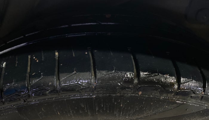 2014 Hyundai Verna FLUIDIC 1.6 CRDI SX, Diesel, Manual, 1,11,484 km, Left Rear Tyre Tread