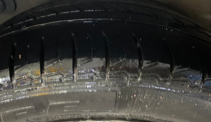 2014 Hyundai Verna FLUIDIC 1.6 CRDI SX, Diesel, Manual, 1,11,484 km, Right Rear Tyre Tread