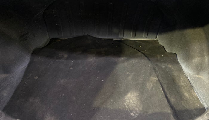 2014 Hyundai Verna FLUIDIC 1.6 CRDI SX, Diesel, Manual, 1,11,484 km, Boot Inside