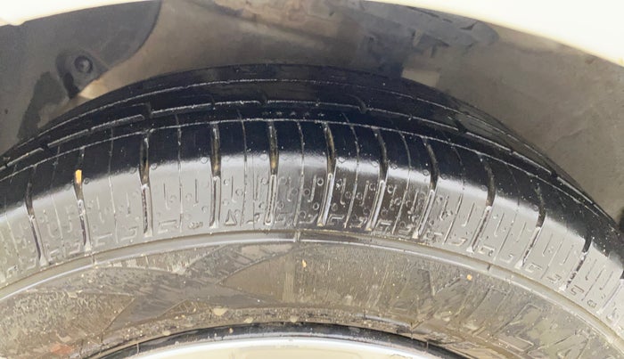 2014 Hyundai Xcent S 1.2, CNG, Manual, 85,548 km, Left Front Tyre Tread