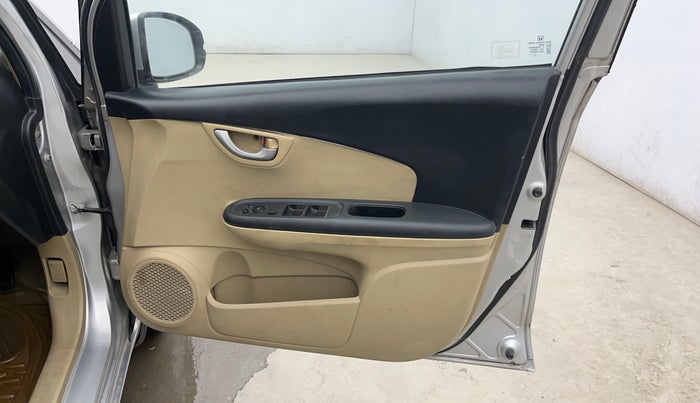 2015 Honda Brio VX AT, Petrol, Automatic, 54,080 km, Driver Side Door Panels Control