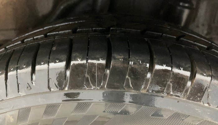 2015 Honda Brio VX AT, Petrol, Automatic, 54,080 km, Left Rear Tyre Tread