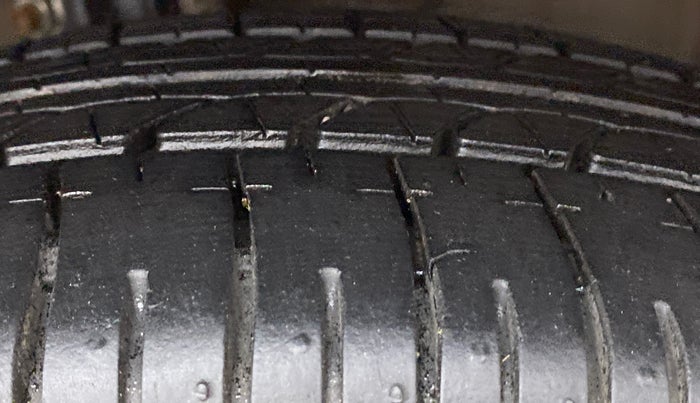 2013 Maruti Swift ZXI D, Petrol, Manual, 94,284 km, Right Front Tyre Tread