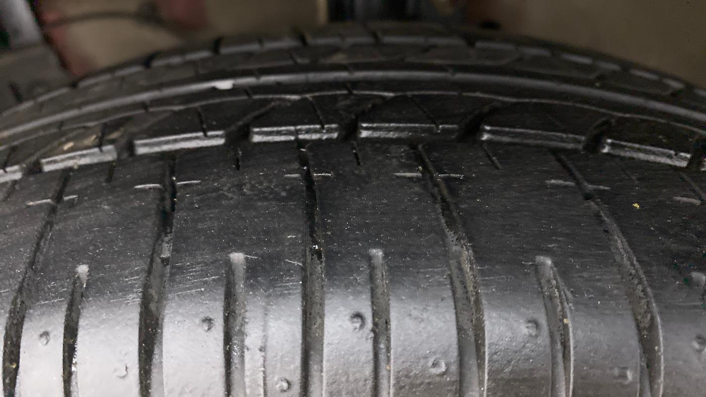 2013 Maruti Swift ZXI D, Petrol, Manual, 94,284 km, Left Front Tyre Tread