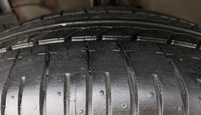 2013 Maruti Swift ZXI D, Petrol, Manual, 94,284 km, Left Front Tyre Tread