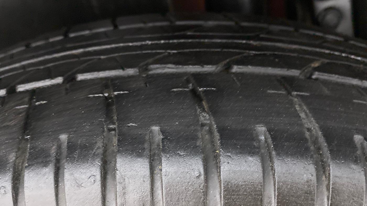 2013 Maruti Swift ZXI D, Petrol, Manual, 94,284 km, Left Rear Tyre Tread