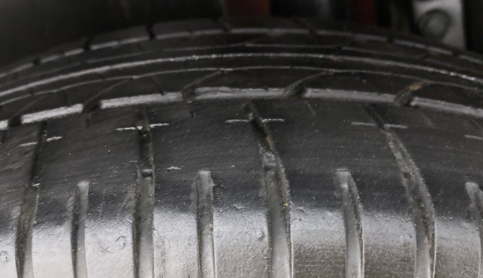 2013 Maruti Swift ZXI D, Petrol, Manual, 94,284 km, Left Rear Tyre Tread
