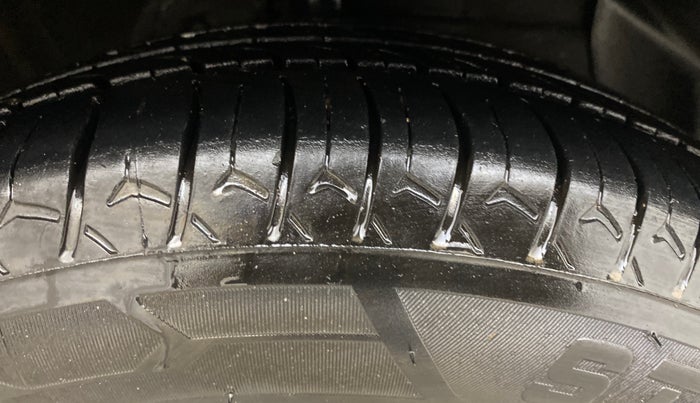 2022 Hyundai GRAND I10 NIOS SPORTZ 1.2 KAPPA VTVT, Petrol, Manual, 80,636 km, Right Front Tyre Tread