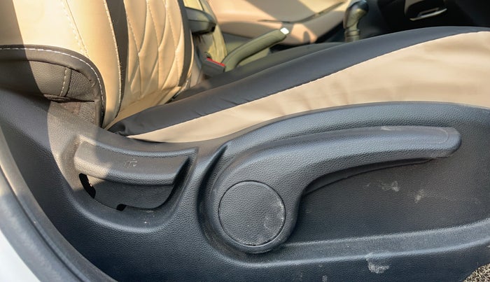 2017 Hyundai Elite i20 SPORTZ 1.2, Petrol, Manual, 73,293 km, Driver Side Adjustment Panel